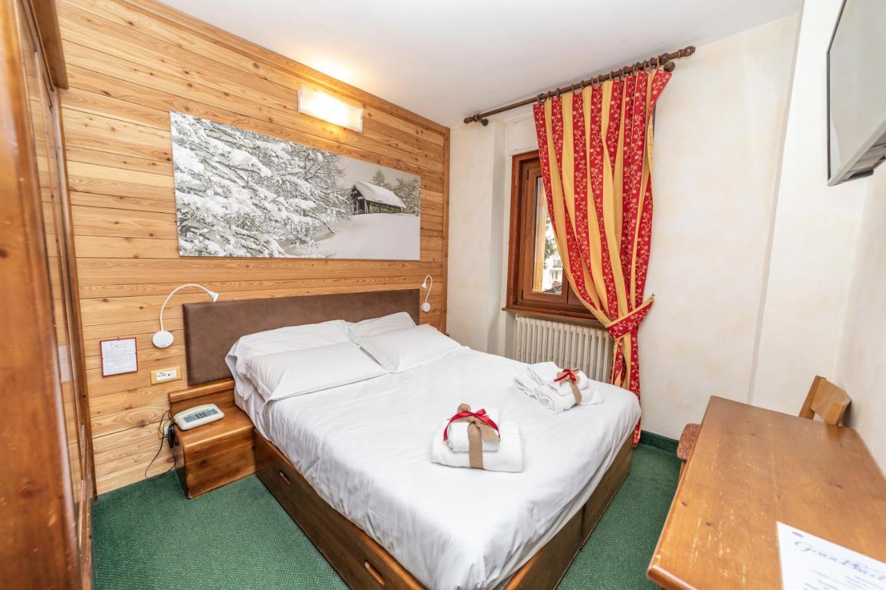 Hotel Gran Baita Oulx Eksteriør billede